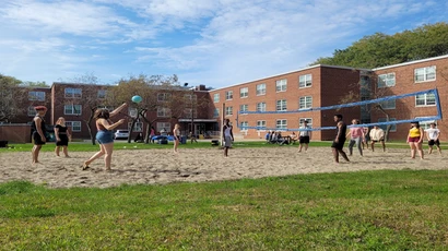 Honors Students Partake in Engaging Volleyball Event