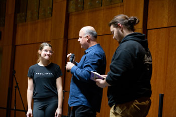 Mentalist Robert Channing with students