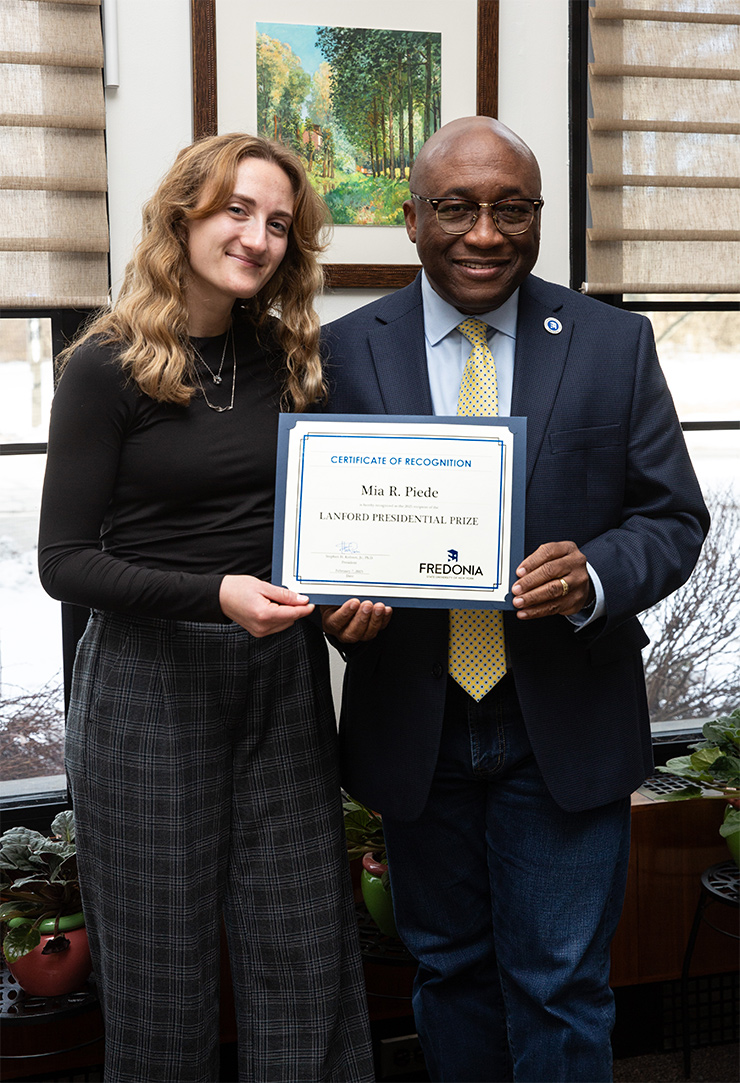 Pre-med senior Mia Piede to receive prestigious Lanford Presidential Prize