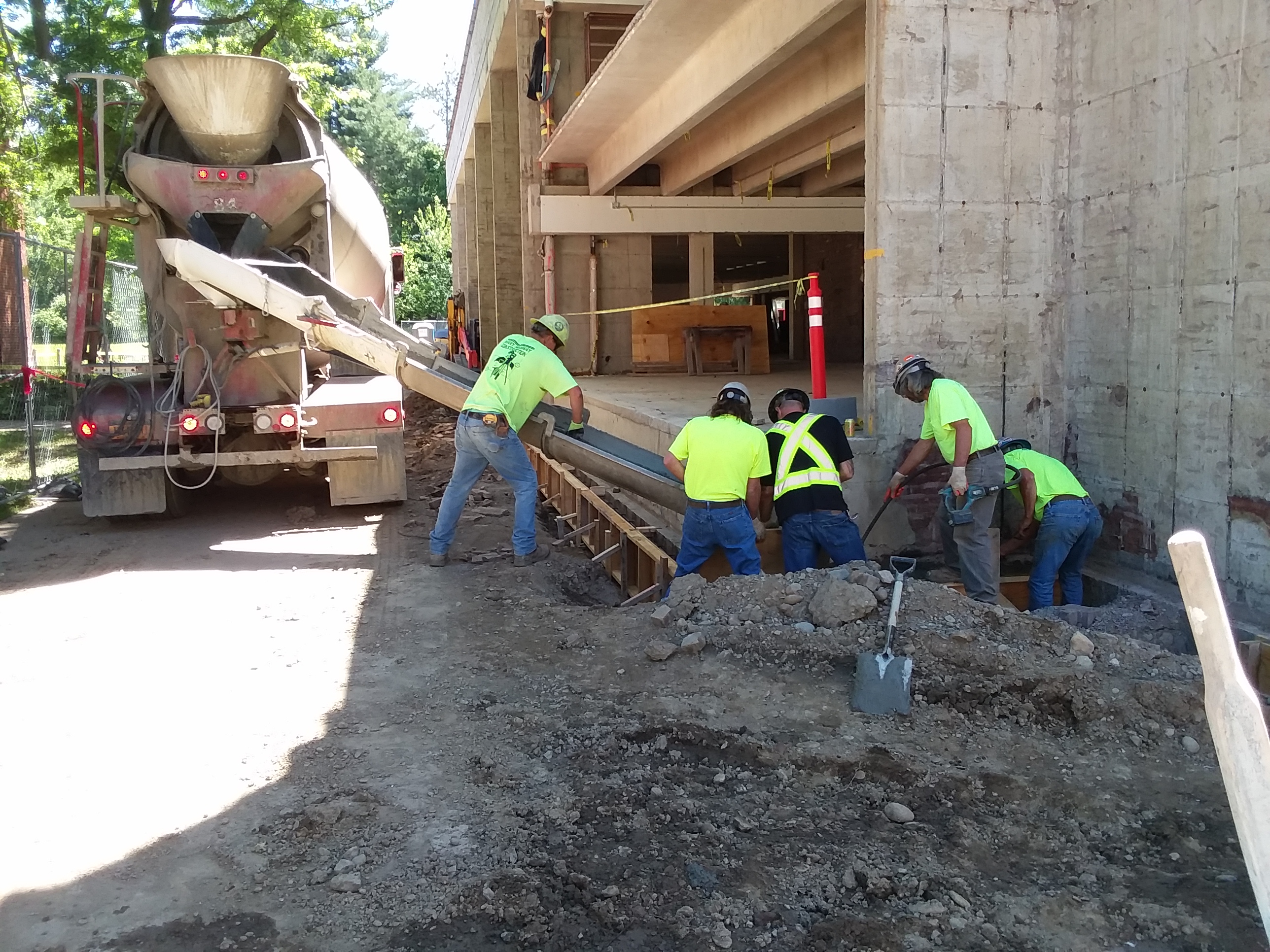 pouring concrete brick ledge