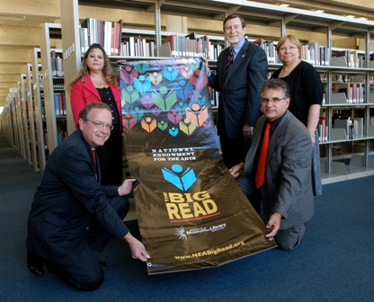 Library and community leaders display poster of The Big Read 2007