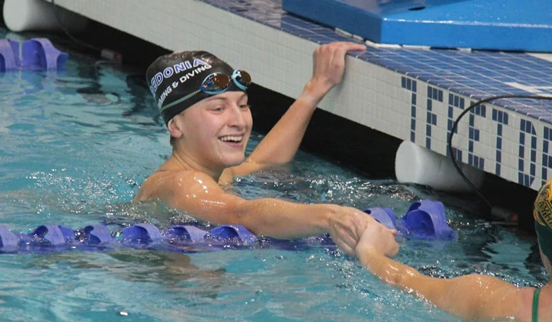 swimmer Mindy Doktor in pool