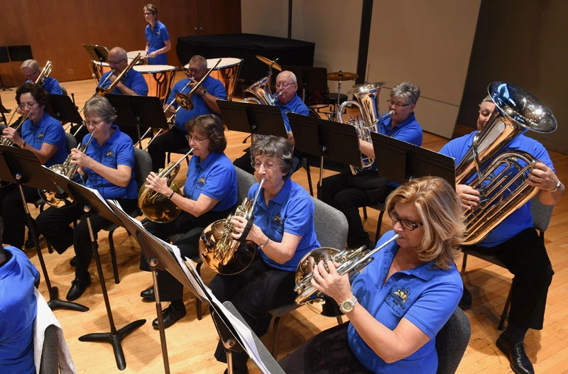 members of the New Horizon Band performing