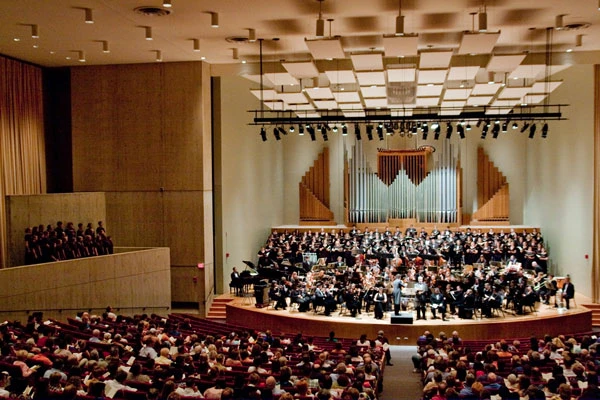 photo of chorus and orchestra