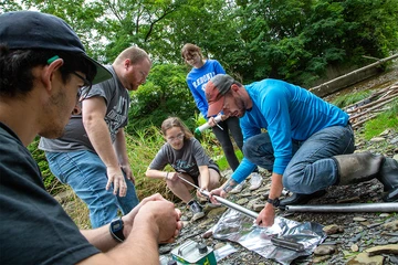 Sarah Wisinski (center) assists Randy Blood with removal of a segment of core from a hollow drill bit. There to assist are (from left): Hayden Backus, Dr. Thomas Hegna and Audrianna Sutton.