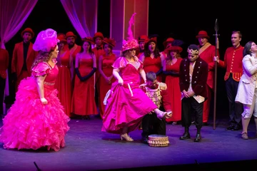 A scene from the 2019 Hillman Opera production of Cendrillion.