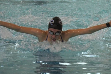 Alyssa Tarantelli swimming