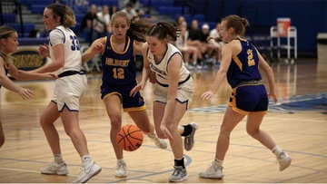 women playing basketball