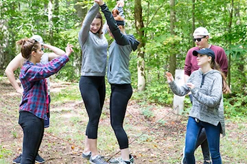 students on ropes course