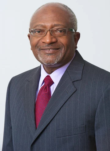 head shot of Dr. Robert Bullard