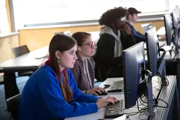 Fredonia computer science major students work on a project in the computer lab, advanced certificate graduate cybersecurity, ac in graduate cybersecurity, graduate cybersecurity colleges in new york  