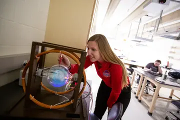 major in physics, degree in physics and keep physics major physics students work on a project Physics degree, degree in physics, physics major