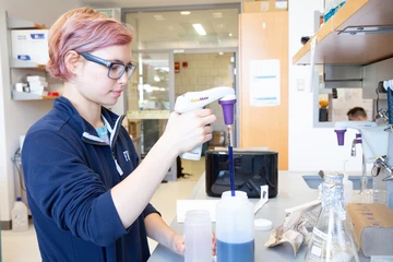Student working in Science Center lab. Graduate biology program, graduate biology degree, graduate biology major, degree in graduate biology, biology major. 