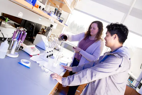 Fredonia student working in a biology lab. Transferring credits to Fredonia is easy, let our advisors help you get all the credit you deserve.