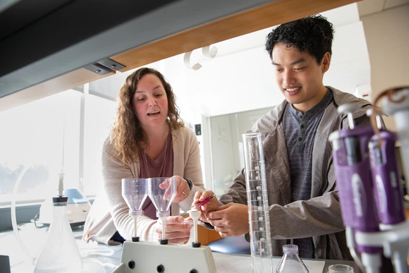 graudate student and faculty working in lab