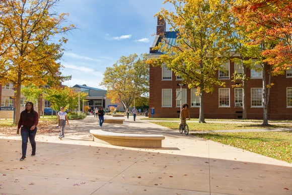 Walkway between Williams Center and Reed Library