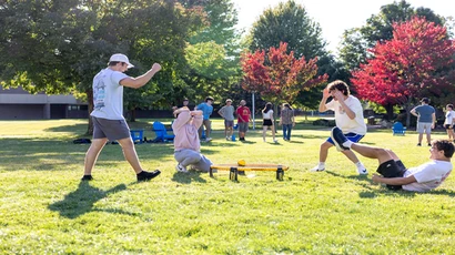 Fredonia students playing spikeball