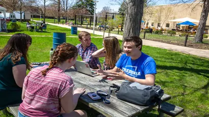Fredonia students enjoying excellent summer weather while studying outside 