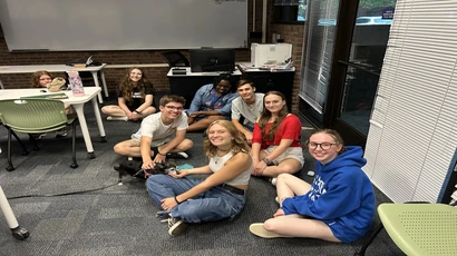 Pup-Up Advising with a dog and students in the Honors House.