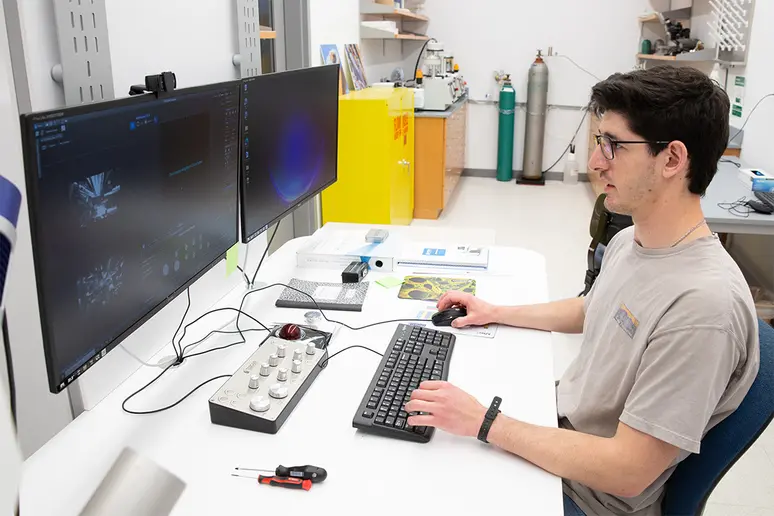 Hayden Backus at the scanning electron microscope (SEM) in Houghton Hall