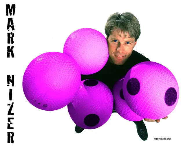 juggler Nizer with props
