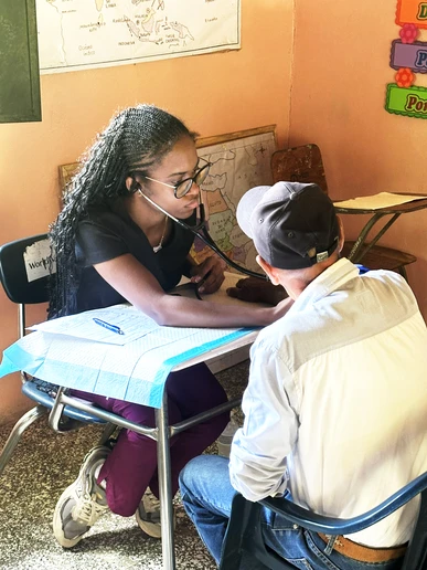 Melissa Smith, with a patient, while serving on a medical brigade in Honduras with Dr. Ted Lee last summer.