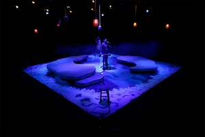 photograph of production by Jorge Luna