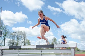 Emily Frank running the steeplechase outdoors