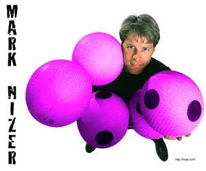 juggler Nizer with props