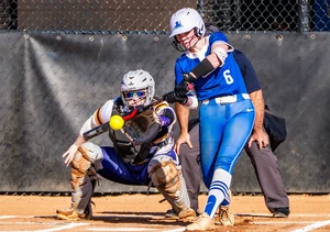softball player Maddy DeVore hitting 