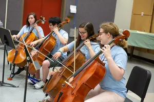 cello players