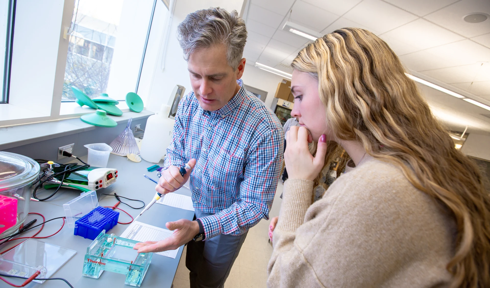 Fredonia student working with a faculty member in a bio genetics lab